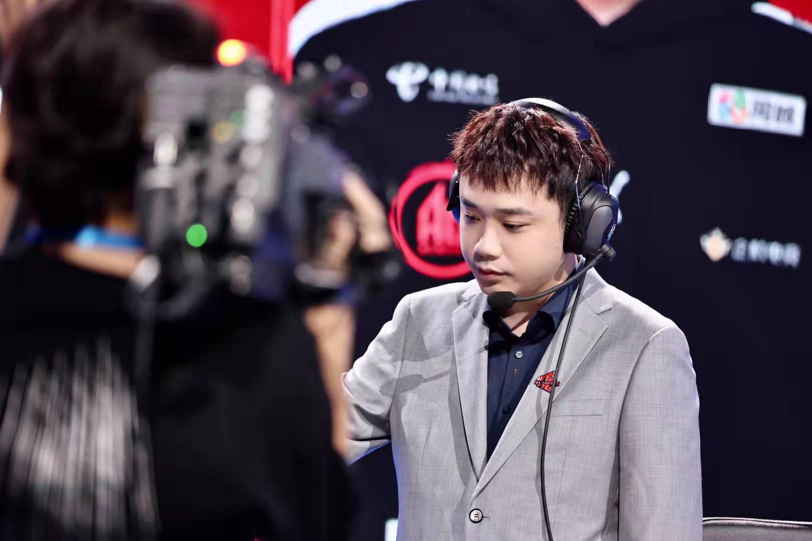 张角曾提议换下一诺重组ag,引得菲菲强烈不满!张角被迫离职?