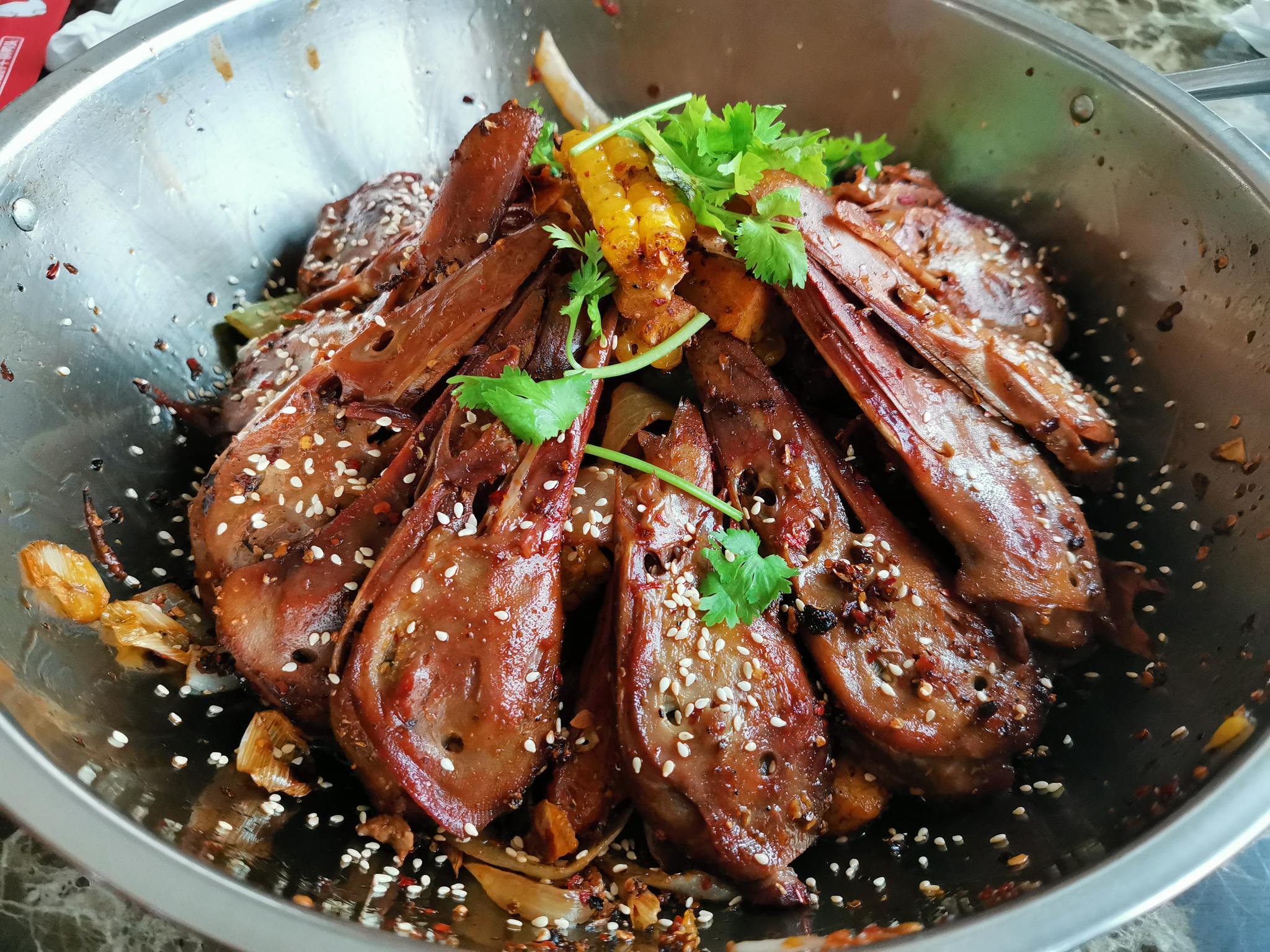 香辣解馋的干锅鸭头