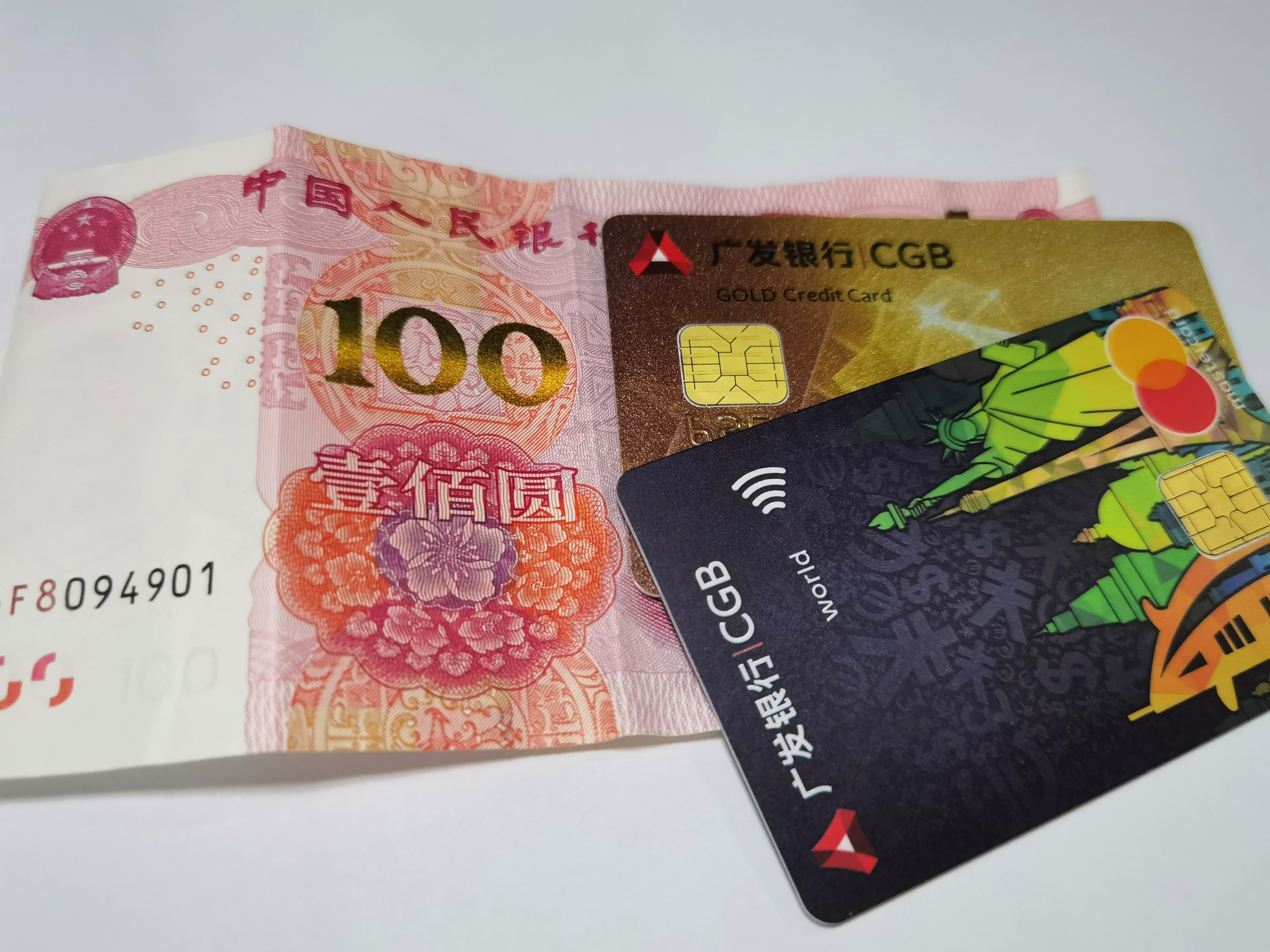 谎称能“托关系”帮孩子入学，女子诈骗9万余元用来打赏男主播休闲区蓝鸢梦想 - Www.slyday.coM