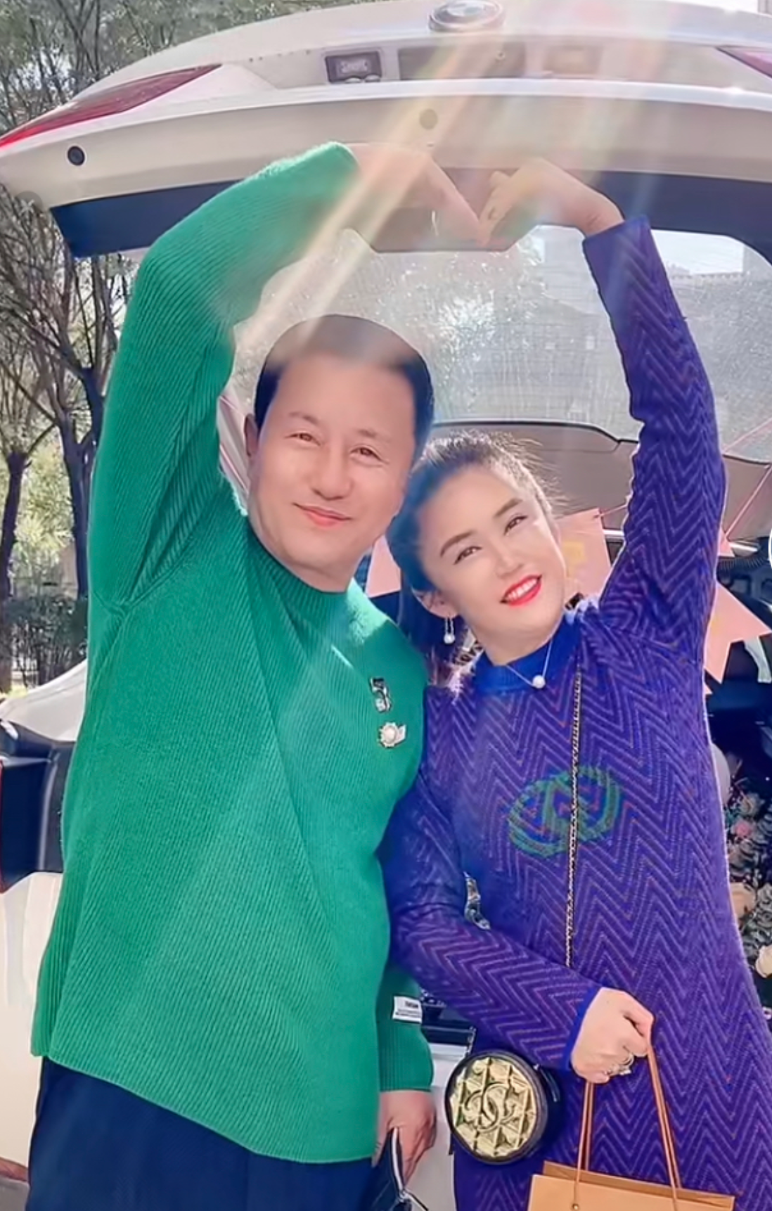 长贵扮演者王小宝57岁生日小娇妻吴琼送惊喜赵家班多人捧场