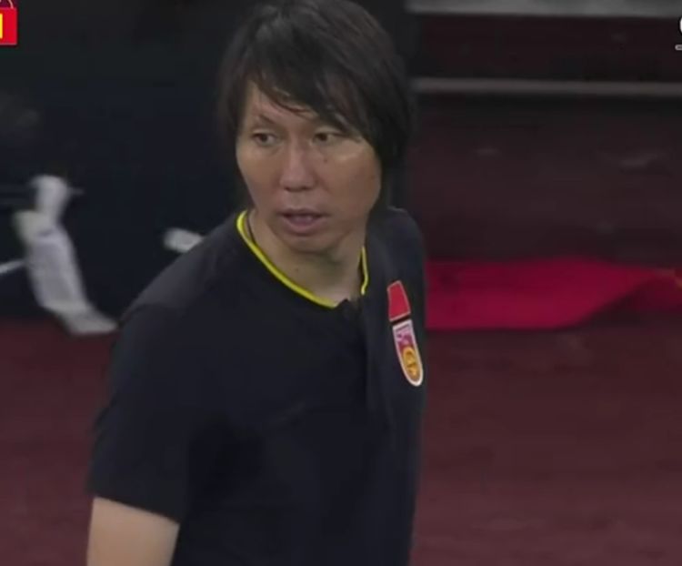 国足一战揪出头号“罪人”!5镜头证明他错了,赛后洛国富却道歉休闲区蓝鸢梦想 - Www.slyday.coM 国足一战揪出头号“罪人”!5镜头证明他错了,赛后洛国富却道歉休闲区蓝鸢梦想 - Www.slyday.coM