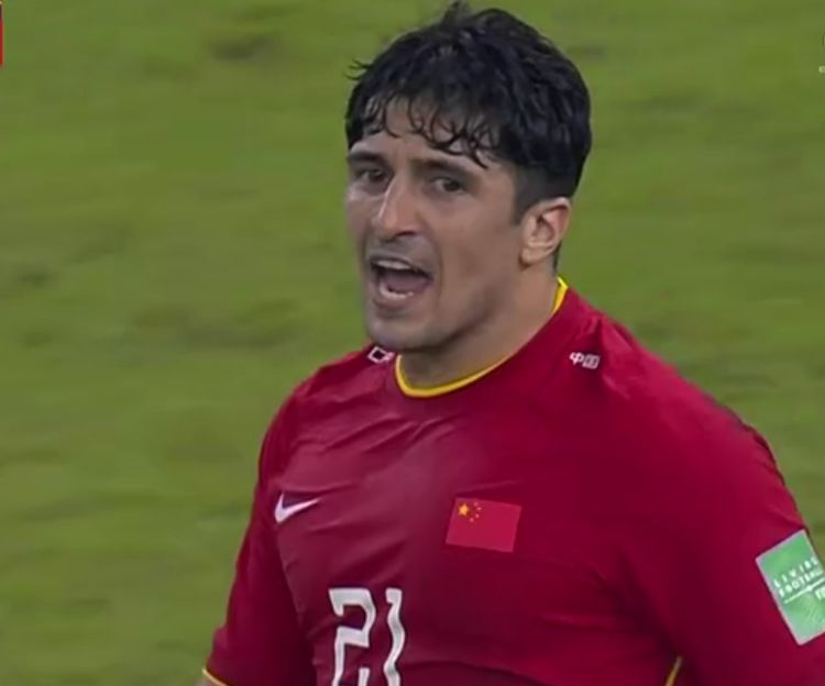 国足一战揪出头号“罪人”!5镜头证明他错了,赛后洛国富却道歉休闲区蓝鸢梦想 - Www.slyday.coM 国足一战揪出头号“罪人”!5镜头证明他错了,赛后洛国富却道歉休闲区蓝鸢梦想 - Www.slyday.coM