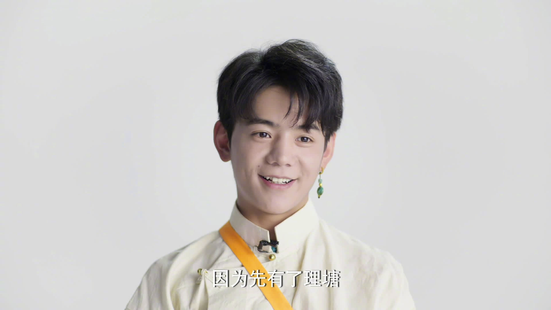 理塘少年丁真近日接受采访