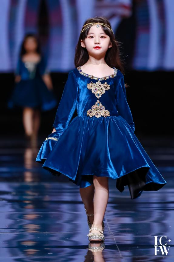 demoqueen携花灵馥愈主题,亮相2021西南国际少儿时装周|时装周|少儿|
