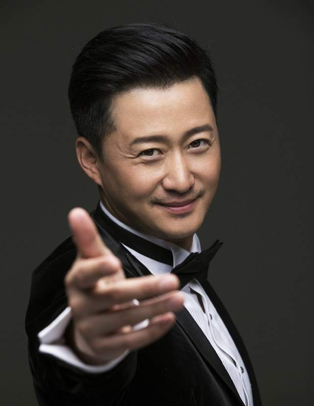 吴京经典手势再现江湖吴磊粘贴复制神还原张天爱整出新表情包