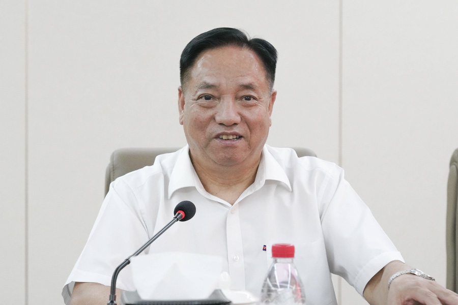 江西崇仁县委副书记,代县长黄志刚一行到访人民电器集团考察交流
