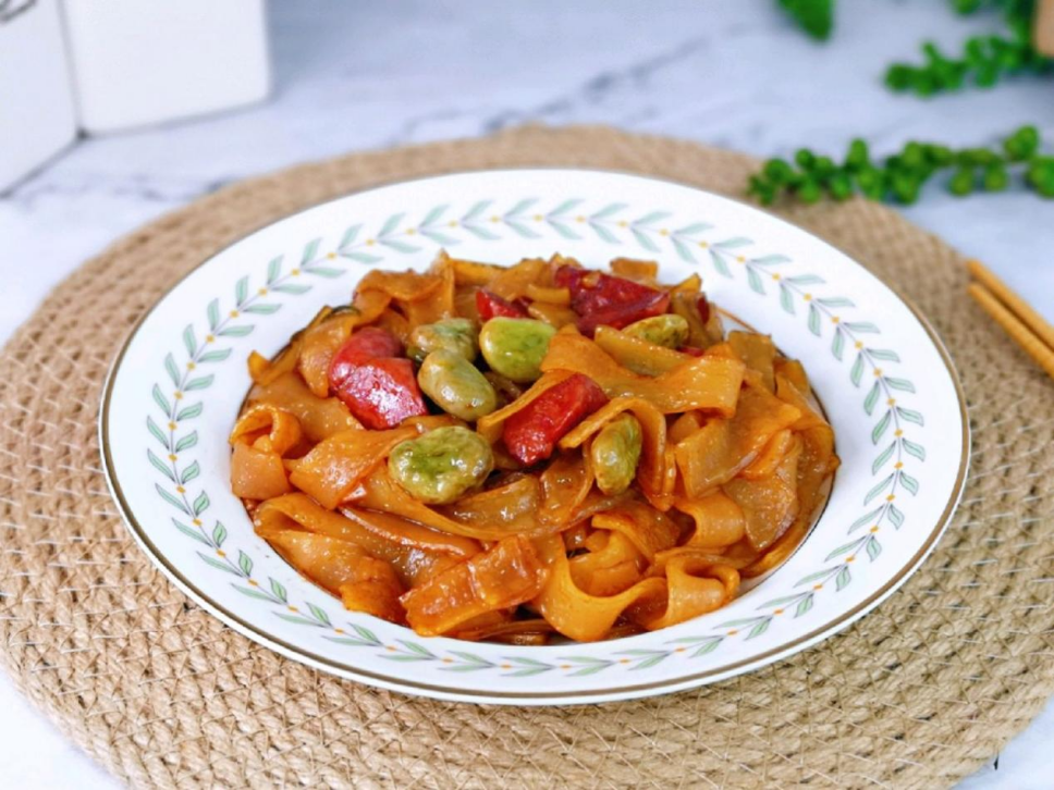 这种意外搭配,吃出不一样的感觉|炒河粉|蚕豆|香肠_新浪新闻