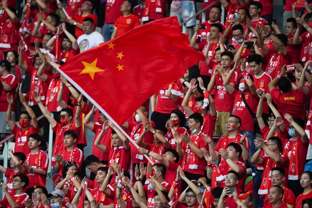 世预赛40强赛国足对阵关岛次回合比赛中，久违的主场球迷。图片来源：视觉中国