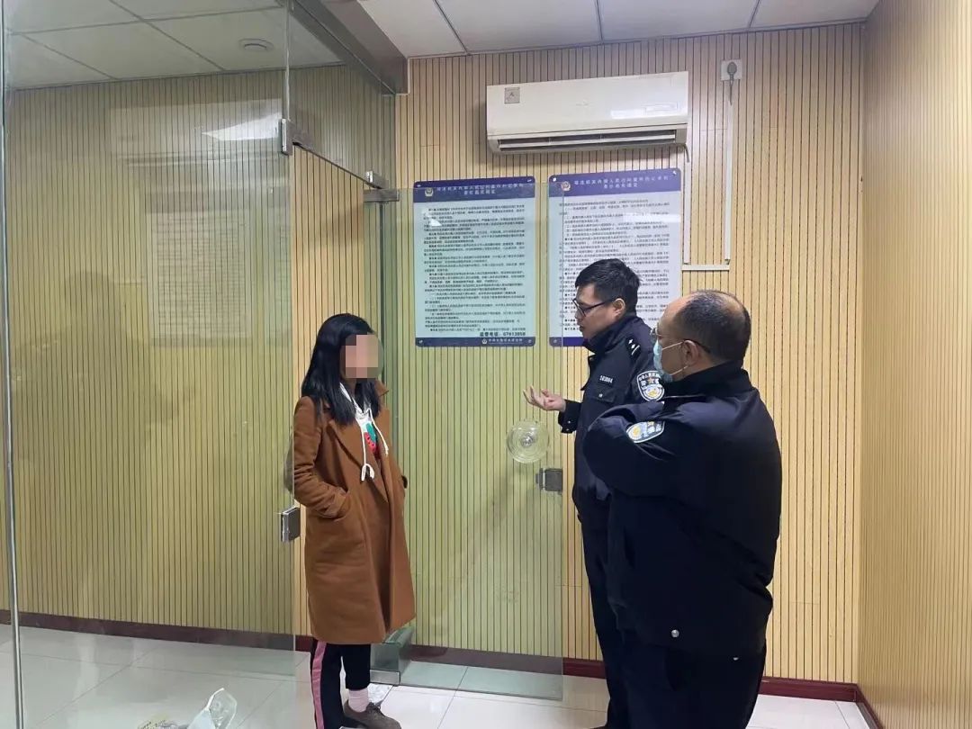 女子诈骗9万元用来打赏男主播被郑州警方刑拘休闲区蓝鸢梦想 - Www.slyday.coM