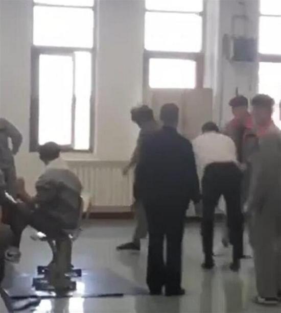 网传山东化工技师学院老师殴打学生：人社局已介入(图2)