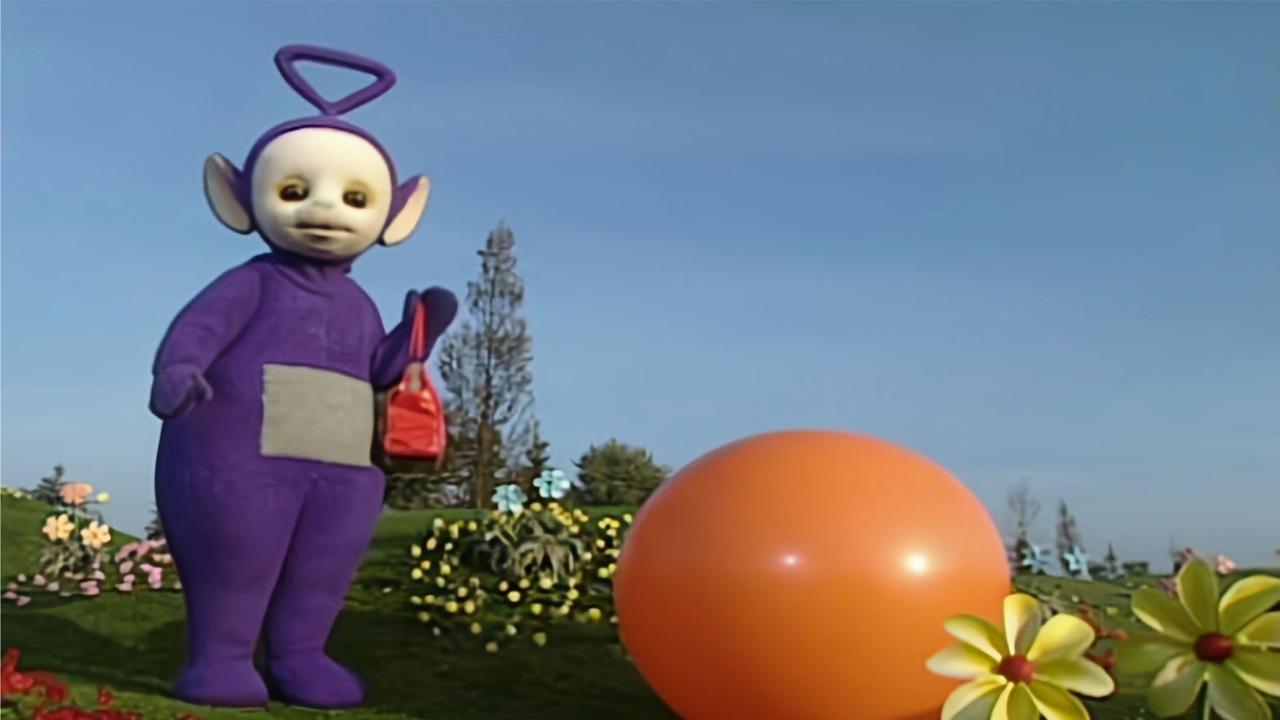 天线宝宝1:丁丁捡到伙伴们的东西,他都装进袋子,带给了伙伴们