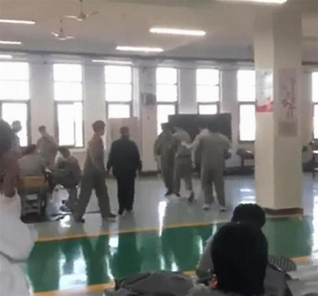 山东化工技师学院老师扇脸脚踹学生 涉事教师被