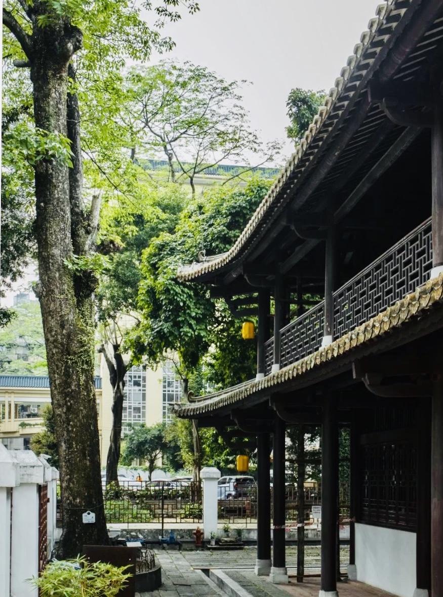 历史上的广东贡院曾在战火中被破坏,只剩下明远楼和中山图书馆内的一