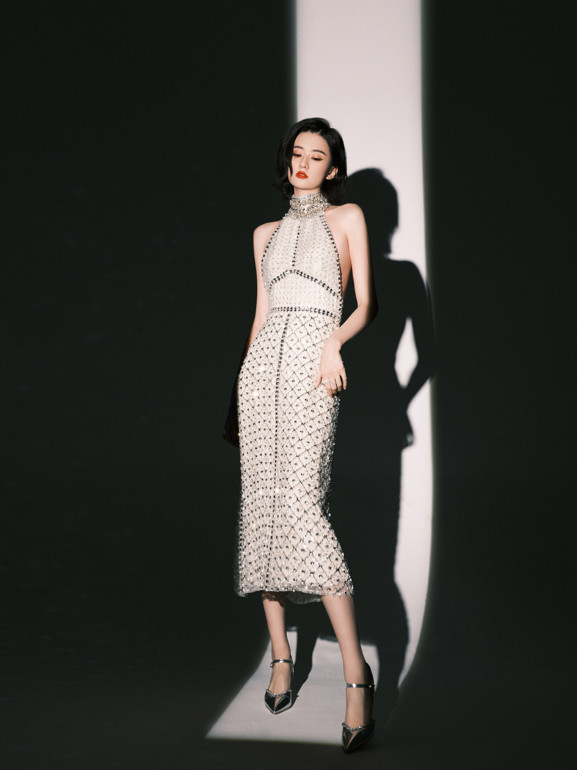 乔欣最新大片曝光 一袭闪钻长裙大秀好身材|乔欣_新浪新闻