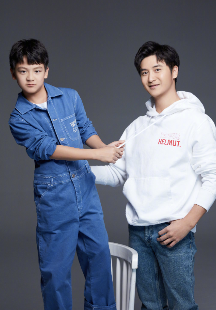 田亮晒亲子写真,9岁小亮仔长成帅气型男,父子长相如同复制粘贴