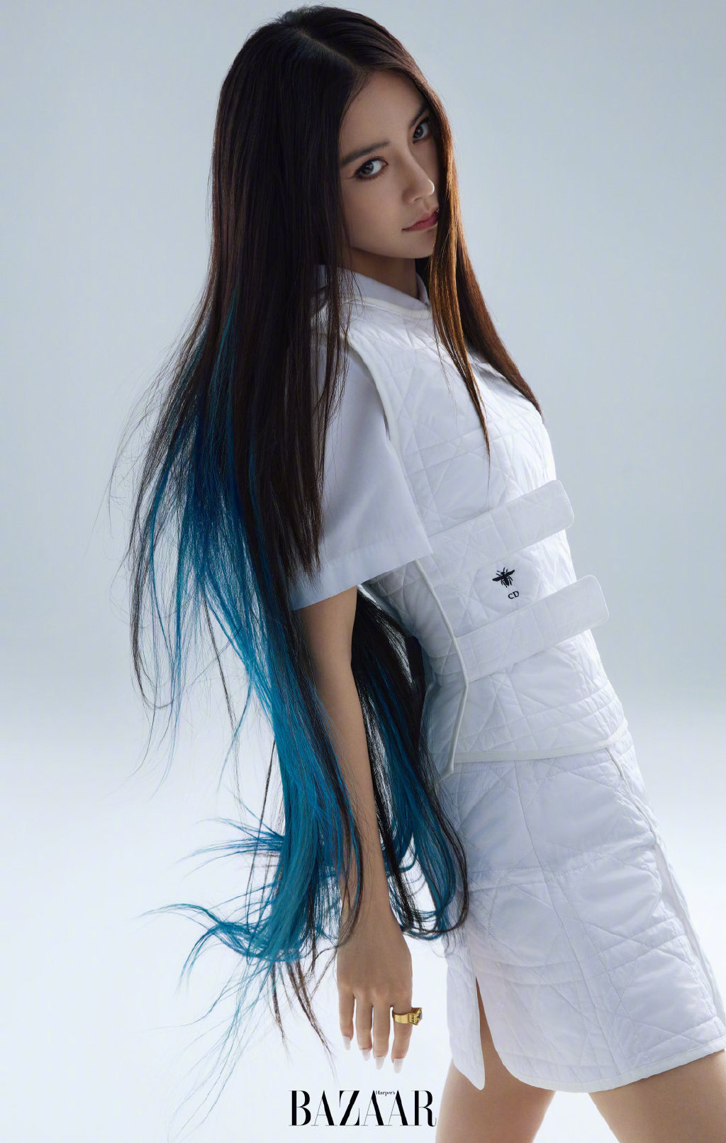 angelababy 时尚芭莎十一月刊,蓝发挑染造型冷艳酷美