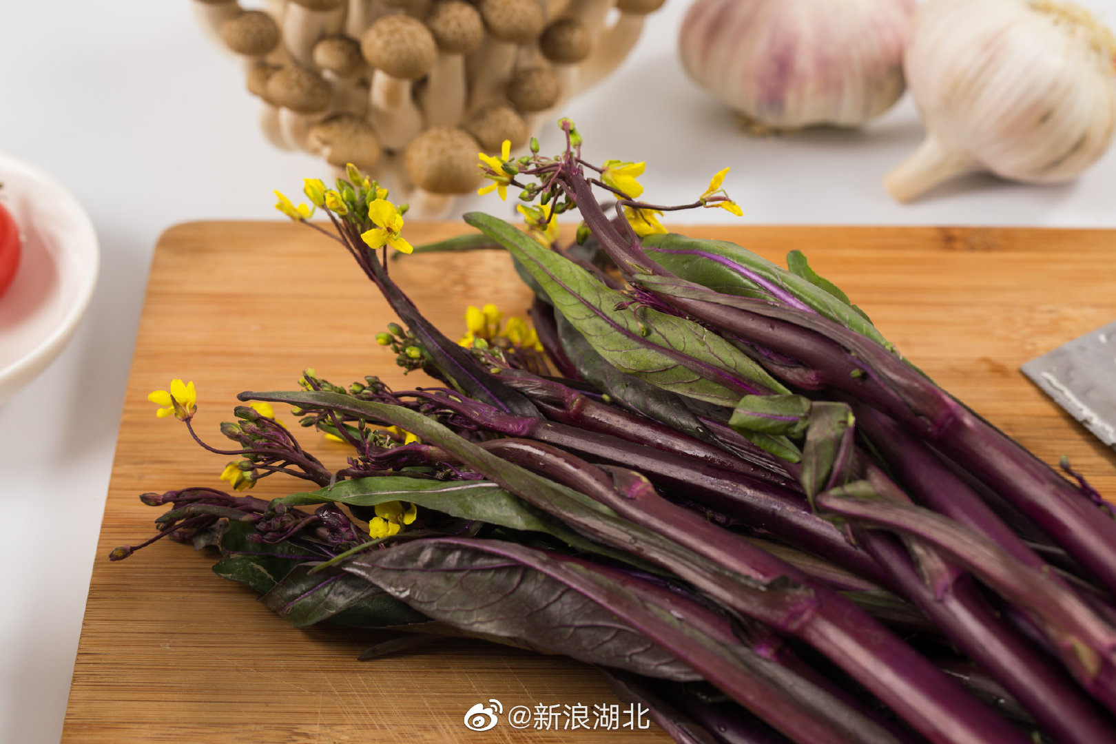 武汉红菜薹有望成为网红蔬菜 你吃上武汉秋天的第一盘红菜薹了吗?
