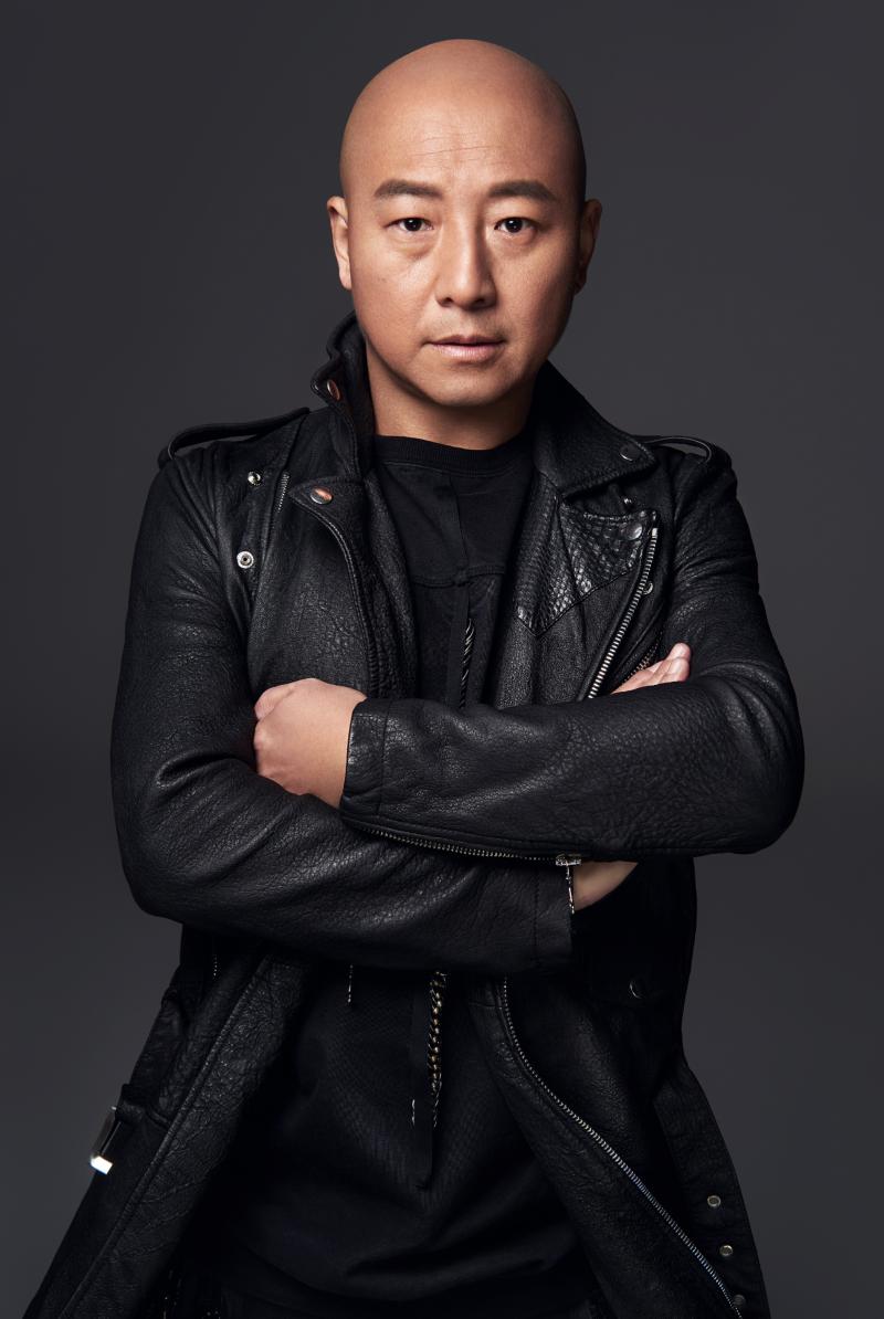 那个唱着爱不爱我的零点乐队主唱如今又凭演技出了圈