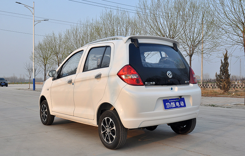 3,低速四轮电动车,也就是我们所说的老年代步车,相比较高速四轮电动车