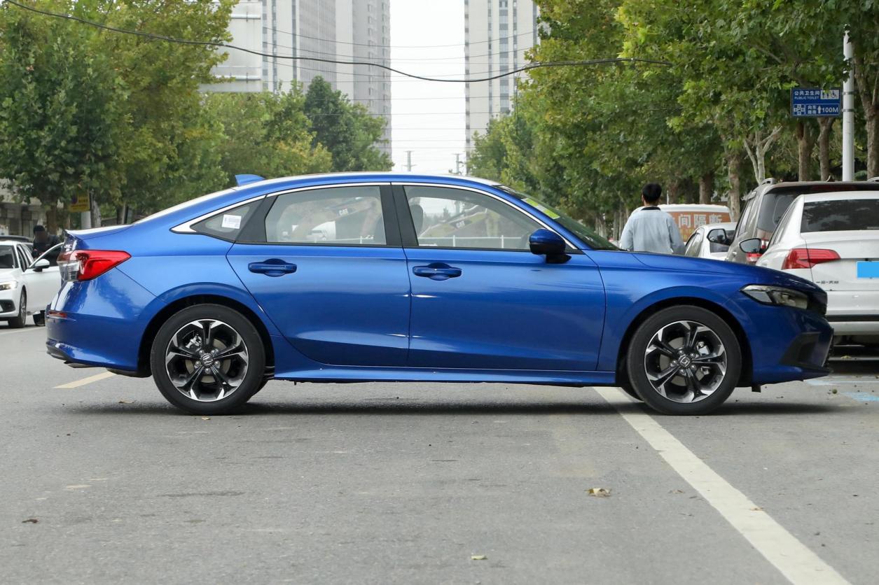 不懂车的选卡罗拉，半懂车的买速腾，真正懂车的人最后都选了它