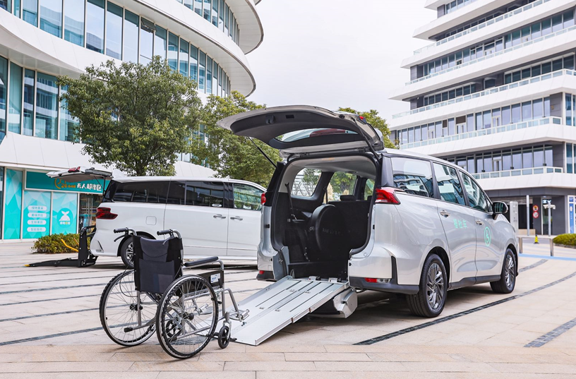想带坐轮椅的老年人出行?你需要一款上汽大通maxus福祉车