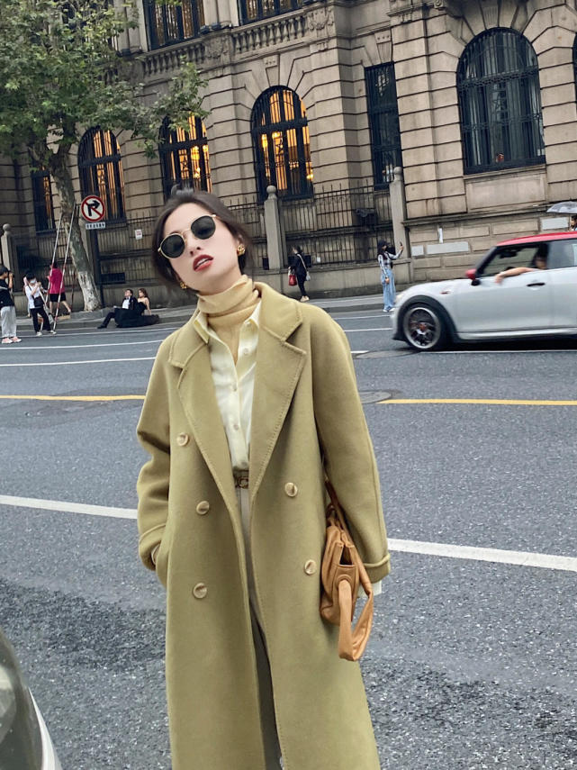 秋天怎么穿出又飒又美的造型?牛油果色毛呢大衣搭西装裤,超洋气