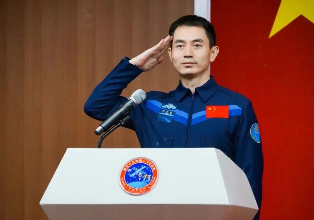 神舟十三号航天员亮相：中国7次载人飞行，次次是创新，次次是跨越休闲区蓝鸢梦想 - Www.slyday.coM