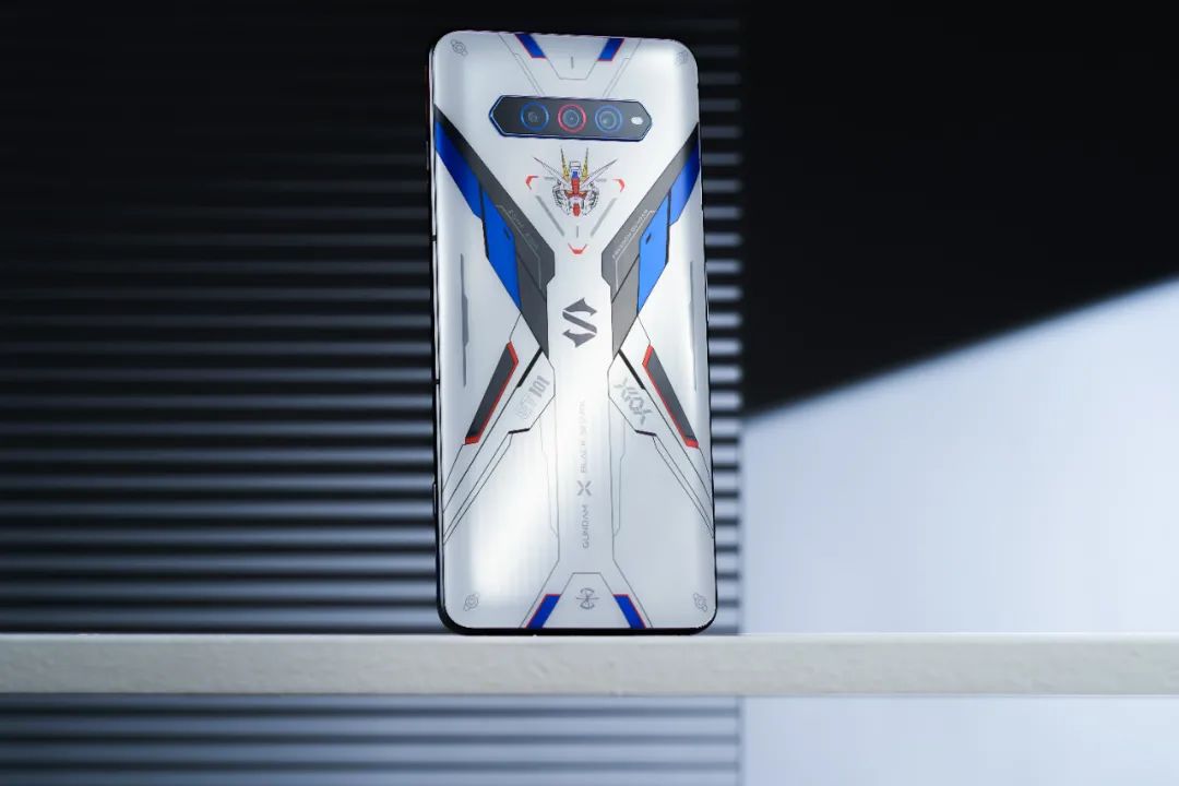 黑鲨游戏手机4s来了!2699起售,高达联名游戏性能彪悍.__财经头条