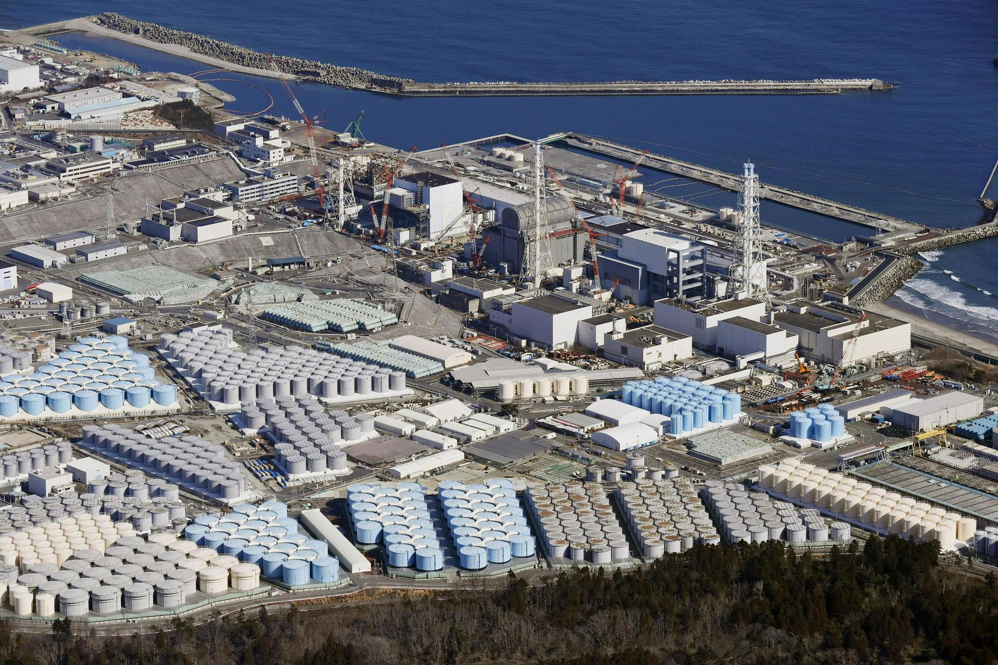 当地时间4月13日,日本福岛县,航拍福岛第一核电站核污水仓 图源:视觉