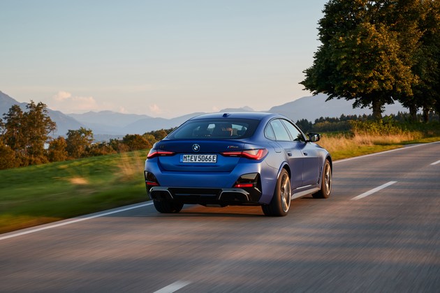 小试牛刀首试宝马i4m50