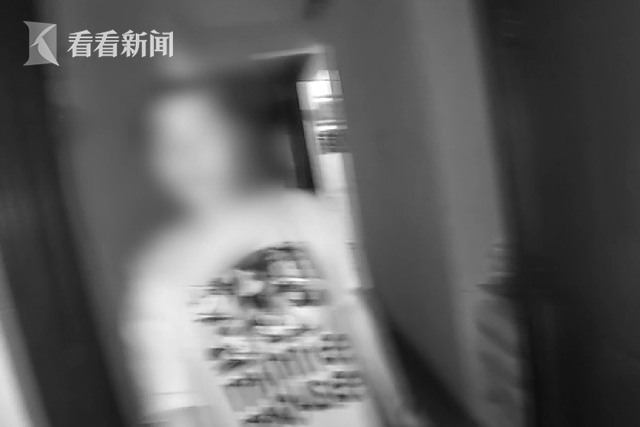 与前夫吵架心情郁闷 女子5楼扔下陶盆、炉灶、电风扇...休闲区蓝鸢梦想 - Www.slyday.coM