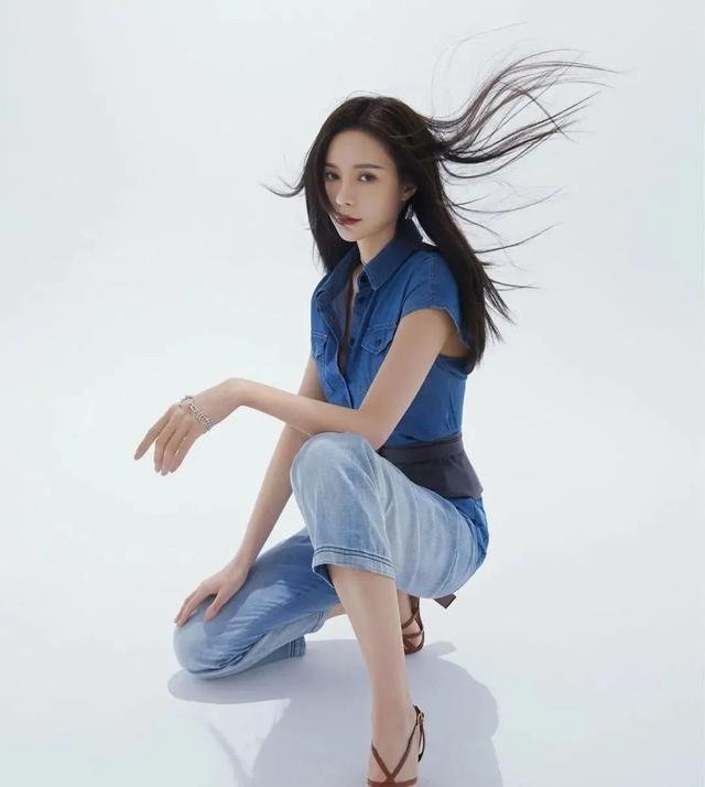 沈梦辰卖二手衣服虚定原价3倍 被网友曝曾卖假货(图1)