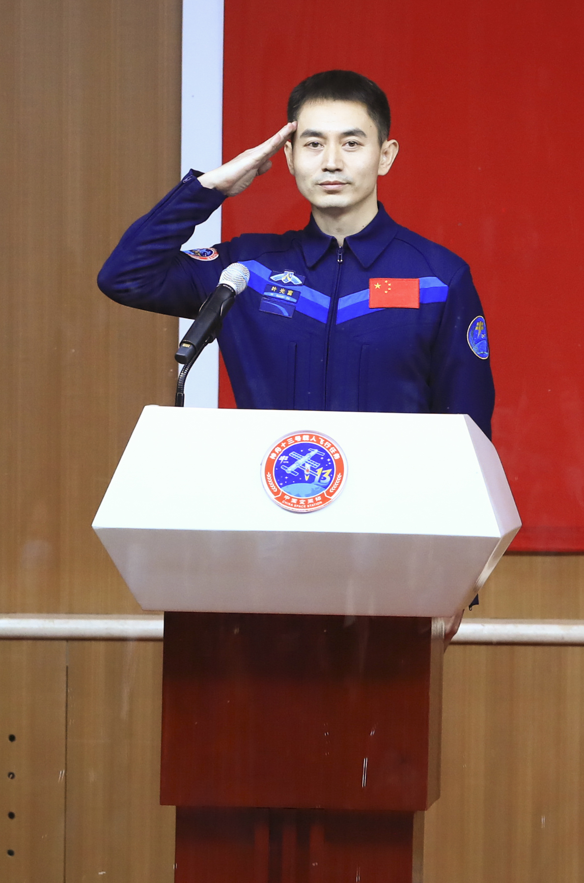 任务航天员与中外记者见面|神舟|酒泉卫星发射中心|翟志刚_新浪新闻