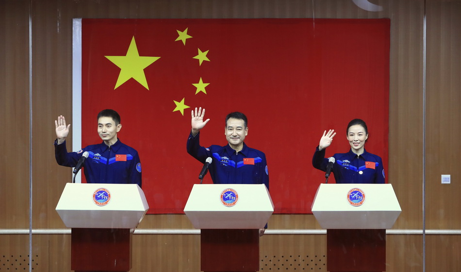 “妈妈去太空给你摘星星”，中国空间站将迎来首位女性航天员