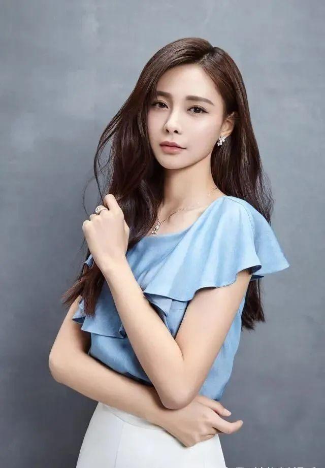 沈梦辰卖二手衣服虚定原价3倍 被网友曝曾卖假货(图2)