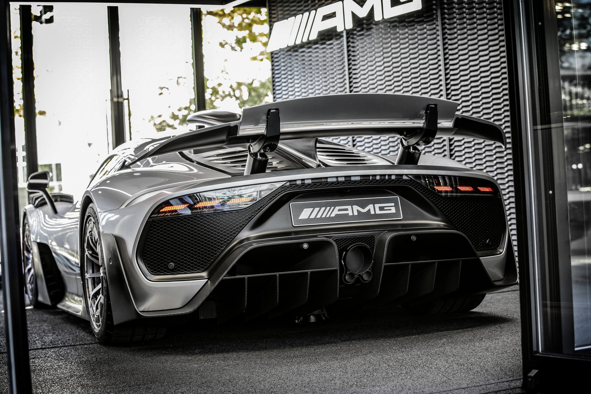 子弹说车丨超1000马力amgone超级跑车将于2022年投产