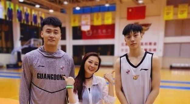 赵睿胡明轩合照