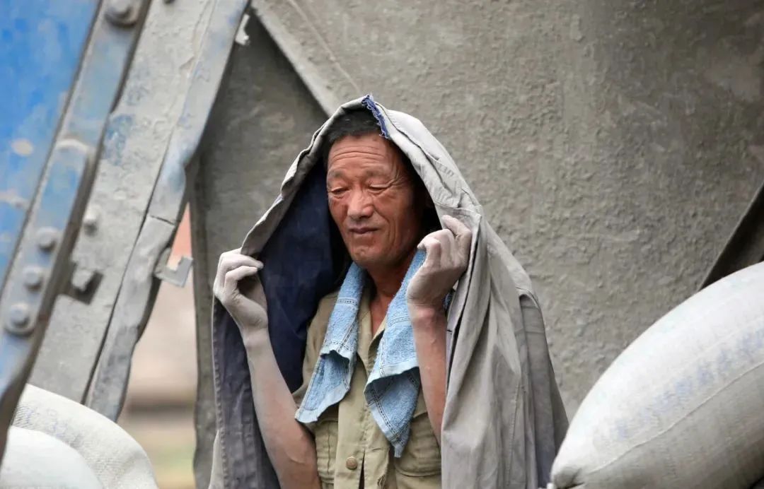 我想说,你工资两百,那是每天都有两百,搬运工可能搬一次后,会连着几天