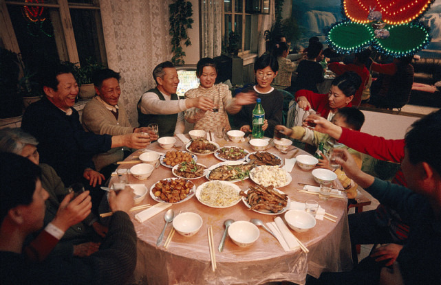 中国餐桌上的10大礼仪您了解多少值得每个人学习老传统别丢