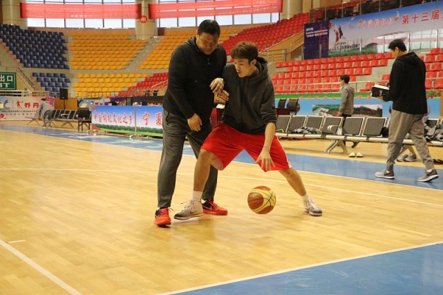 前助教杨文海虽然带队征战了全运会,但杨文海毕竟是巩晓彬团队成员