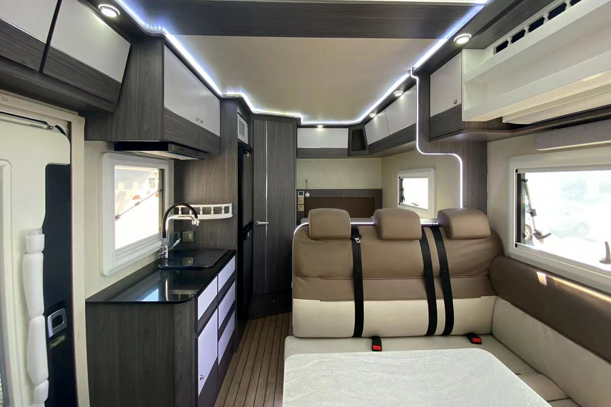 l型卡座拼床内饰细节满满鲁道尔最新国六c型依诺巴赫房车