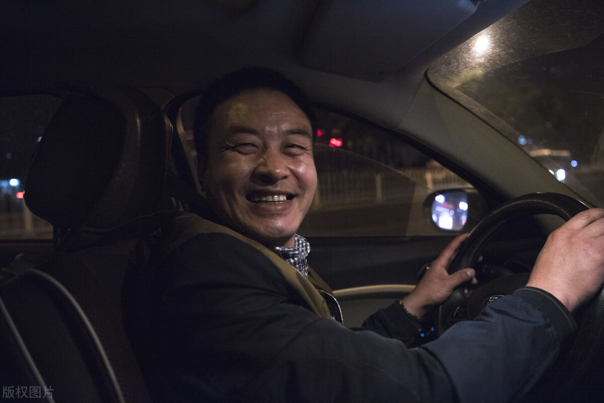 司机奔波10小时,连续接到起步价订单,心态彻底崩溃,扬言退行!