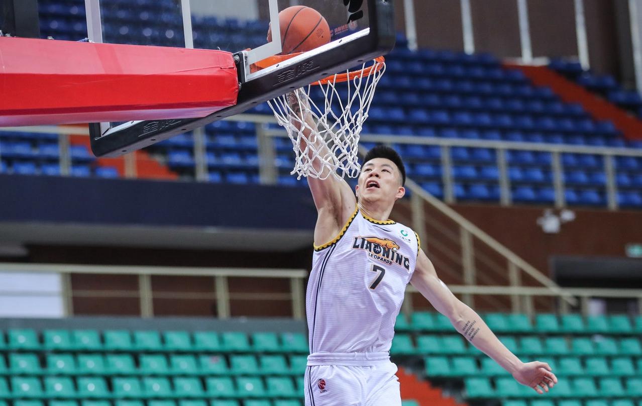 张镇麟暴扣一幕,新赛季再度上演!22岁金金果然是灌篮高手