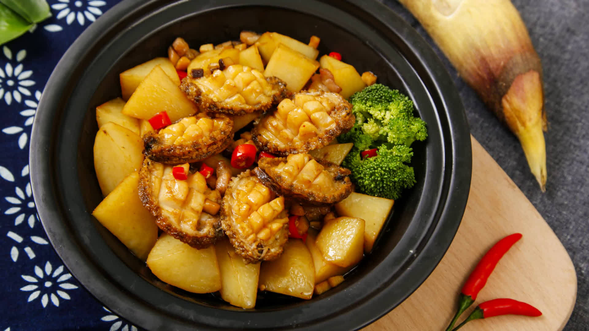 前些日子和朋友到酒店聚餐那道土豆仔烧鲍鱼特别好吃