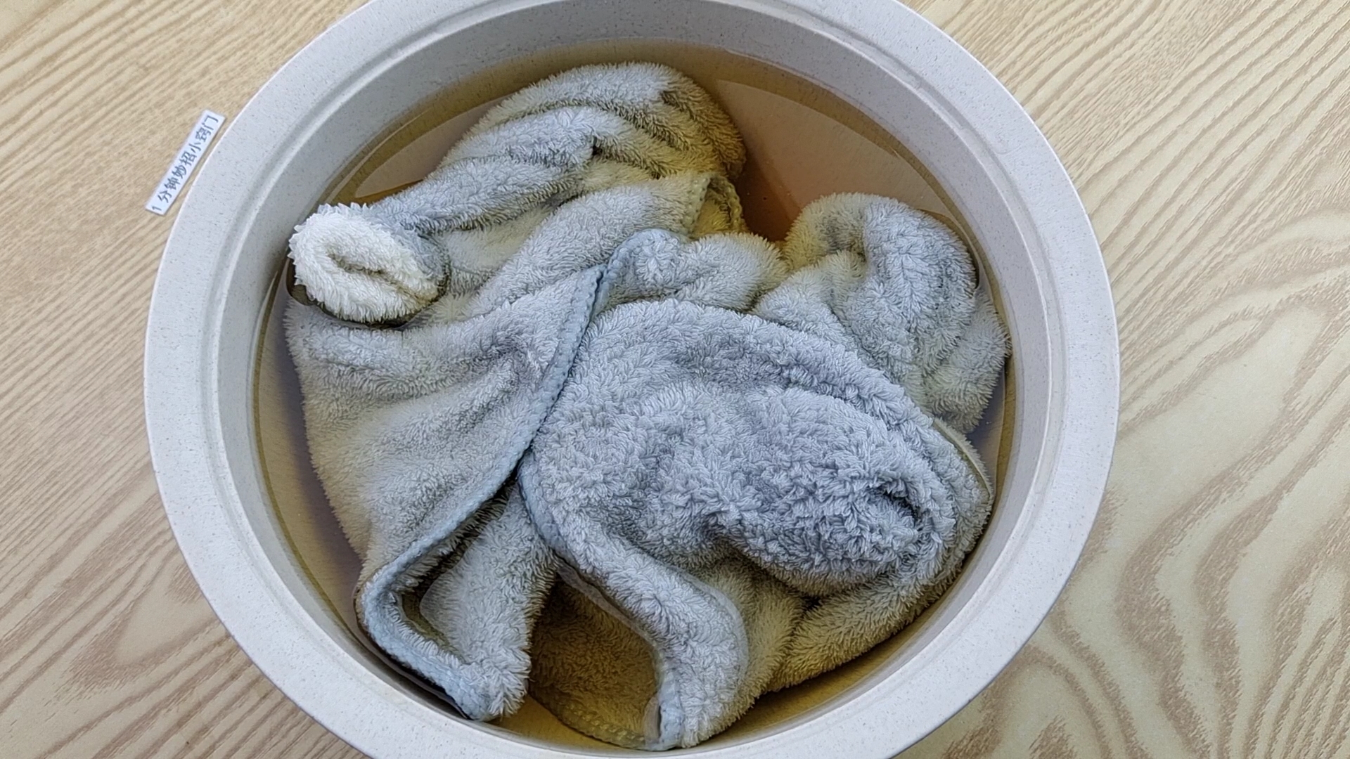 洗毛巾别拿开水烫,教你一招,不管毛巾多脏多黄,洗完柔软又干净__财经