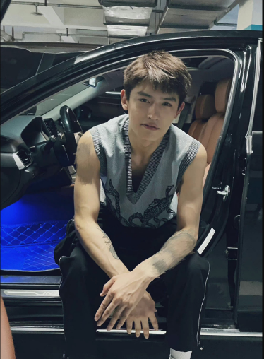 网红高纯熙回应暴打女友,透露女友阻止他服用治疗抑