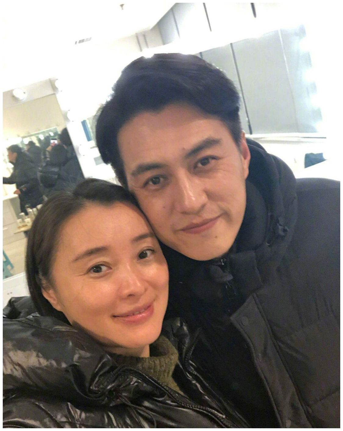 49岁吴越演戏素颜出镜,瑕疵完全不遮掩,但状态却是最好的一个!