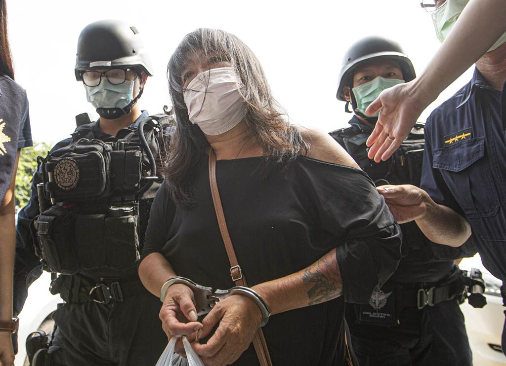 台媒：高雄大火女嫌疑人被起底，曾教唆青少年扔汽油弹纵火休闲区蓝鸢梦想 - Www.slyday.coM