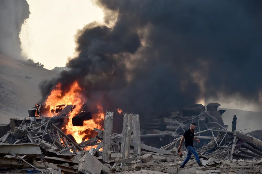 当地时间2020年8月4日，黎巴嫩首都贝鲁特港口区发生剧烈爆炸，造成200多人死亡，6500多人受伤。图/IC photo