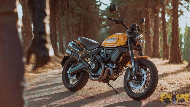 50周年纪念70年代风格的复古摩托scramblerducati1100tributepro